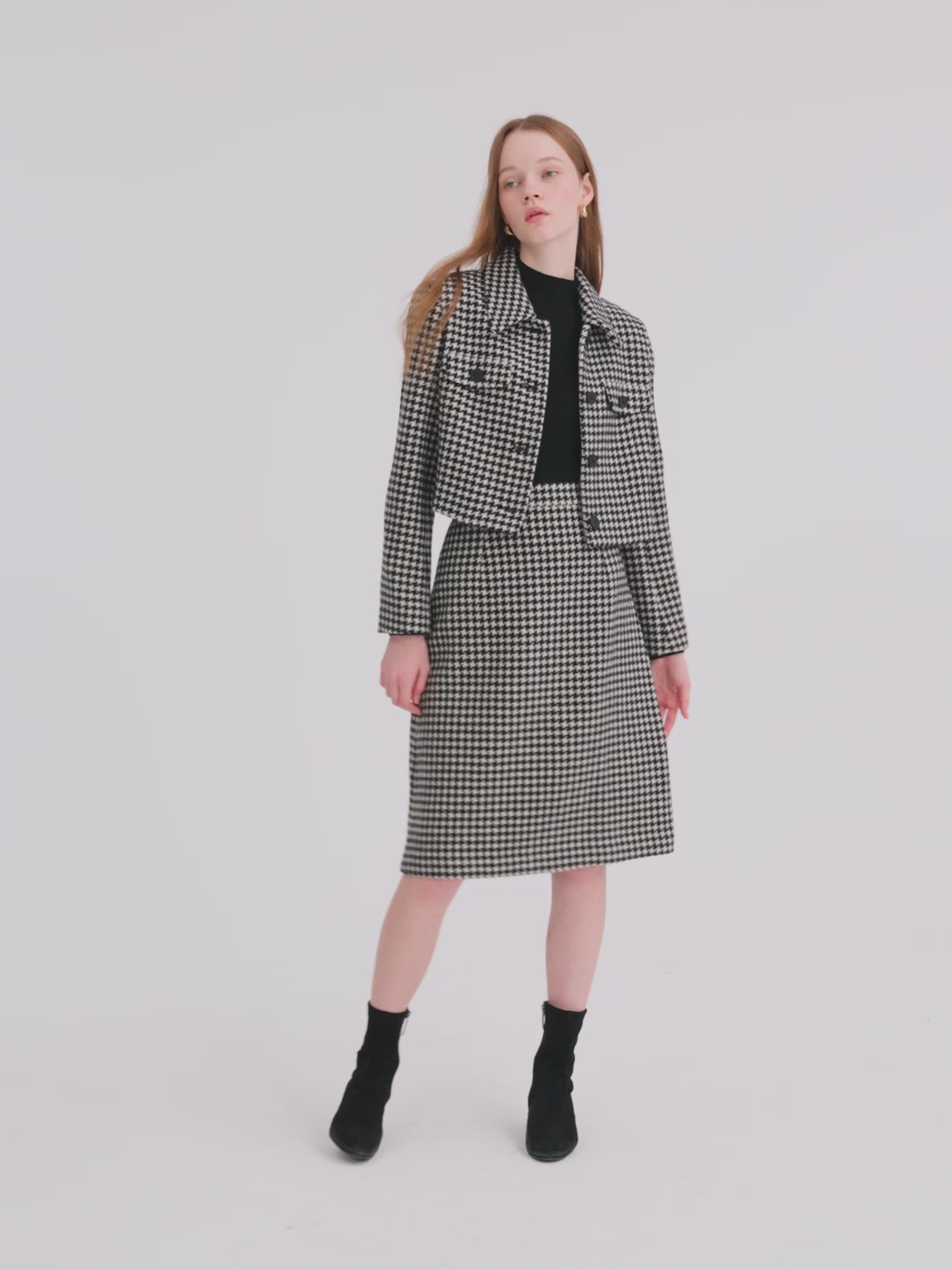 Houndstooth skirt suit with black boots and handbag. | Houndstooth skirt, Skirt  suit, Stylish outfits